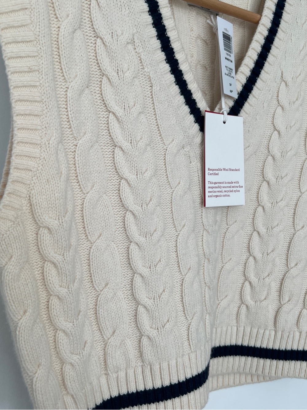 NWT Sunday Best Winston Cropped Cream Cable Knit V‑Neck Sweater Vest Navy Trim - Picture 5 of 6